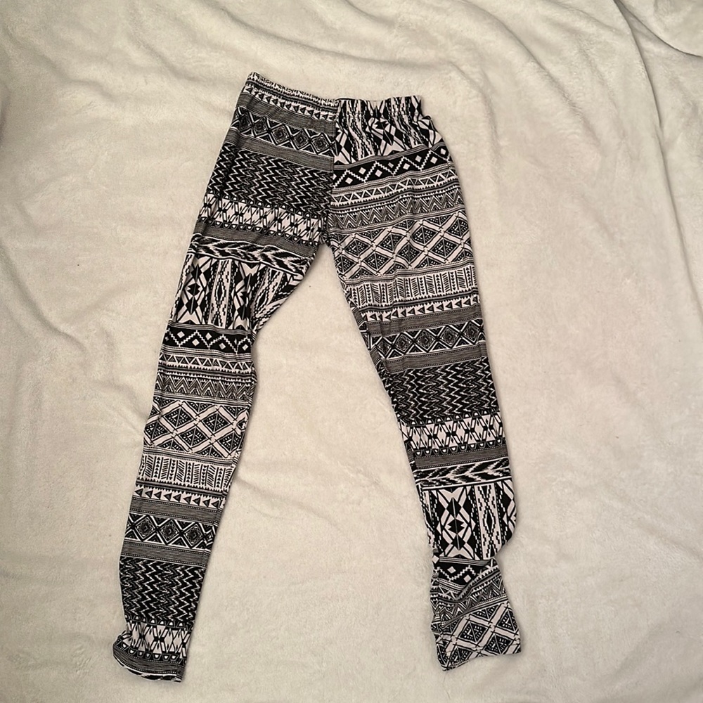 Leggings with black design on them